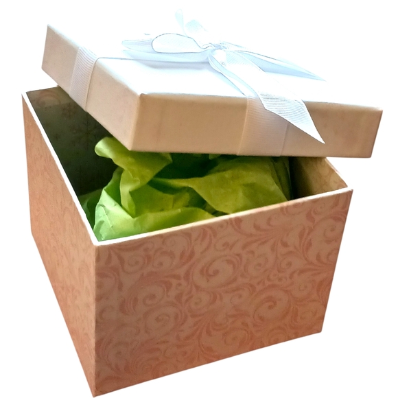 💙Ashland Elegant Pink and White Gift Box 5"×5"×4" NWT - Picture 2 of 7